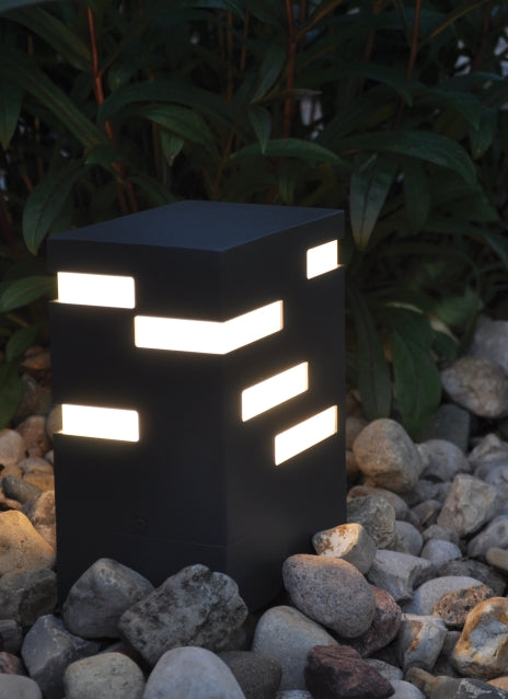 Tech Lighting Revel 8 Outdoor Path